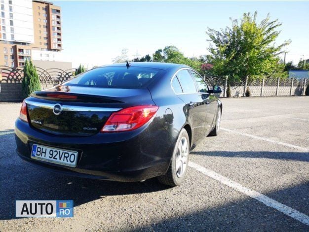 Second-hand Opel Insignia 131 CP (96 kW) 2011 Negru Berlinǎ