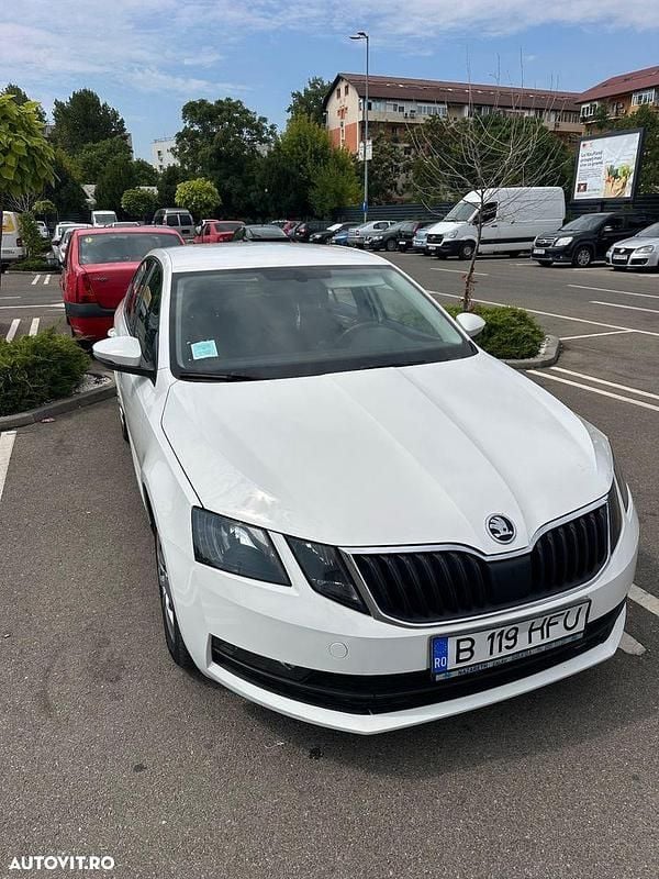 Culoarealb Utilizat 2017 Skoda Octavia Berlinǎ | 8.200 EUR (Preț bun) - Imagine 1/4