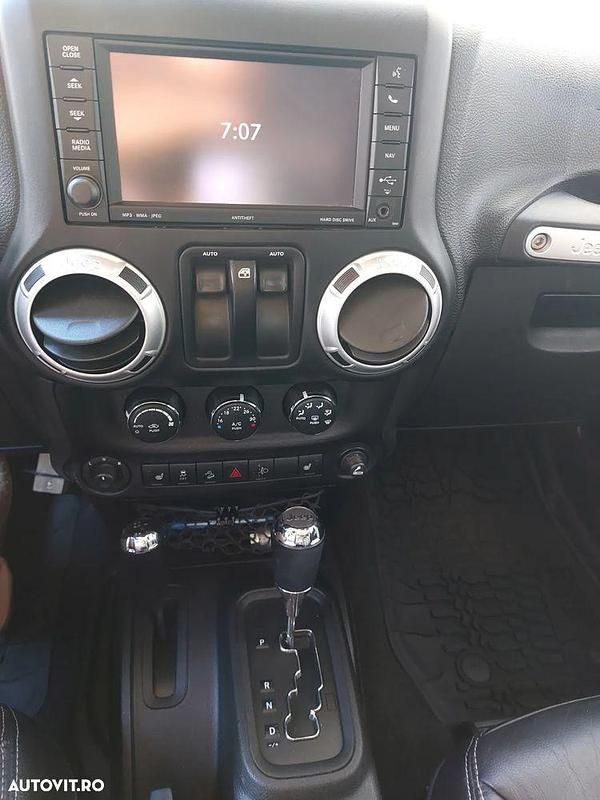 Negru Utilizat 2015 Jeep Wrangler Sahara SUV | 22.650 EUR (Preț OK) - Imagine 1/4