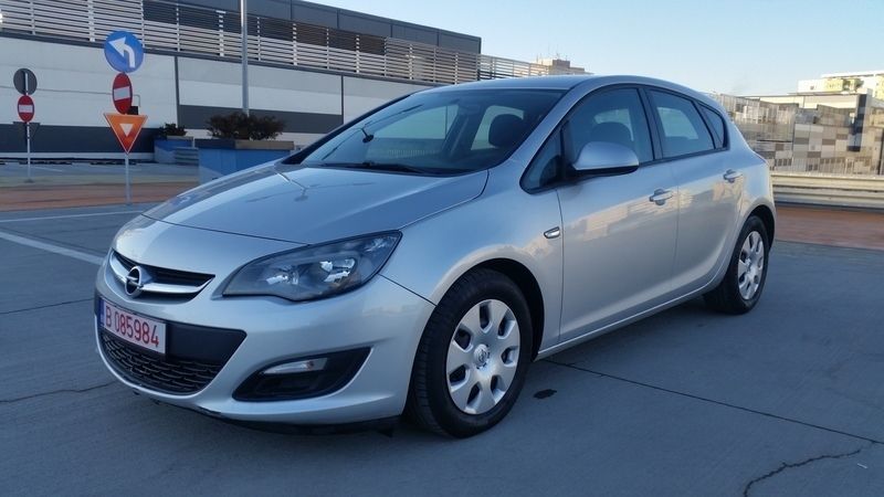 Argintiu metalizat Utilizat 2014 Opel Astra Hatchback | 7.100 EUR (Preț OK) - Imagine 1/4