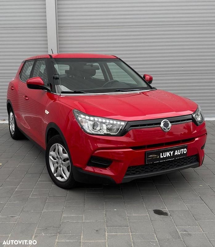 Culoarerosu Utilizat 2017 Ssangyong (KGM) Tivoli SUV | 7.390 EUR - Imagine 1/4