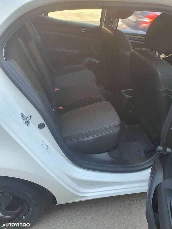 Culoarealb Second-hand 2020 Renault Mégane IV Business Hatchback | 12.000 EUR (Preț bun) - Imagine 1/4