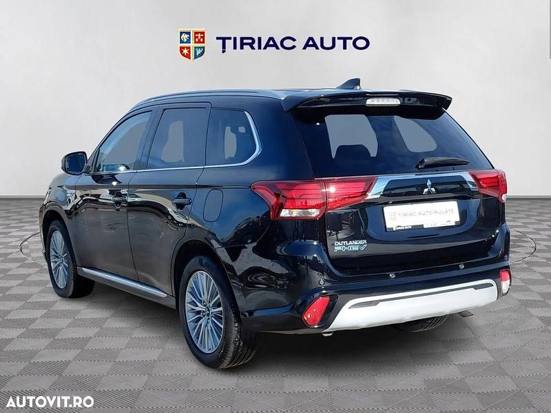 Second-hand Mitsubishi Outlander P-HEV Spirit+ 224 CP (164 kW) 2020 Culoarenegru SUV