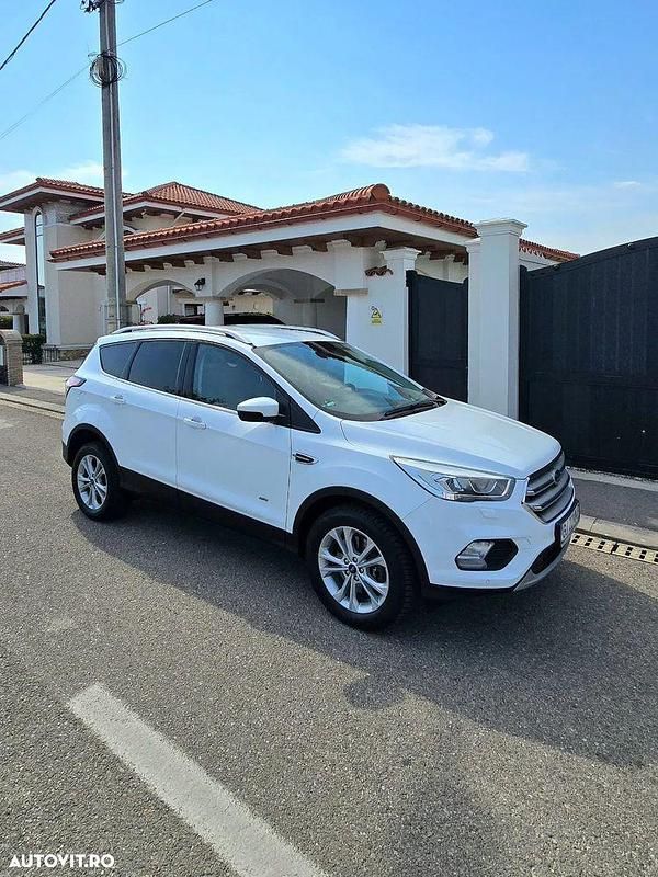 Culoarealb Utilizat 2018 Ford Kuga Titanium SUV | 13.500 EUR (Preț bun) - Imagine 1/4