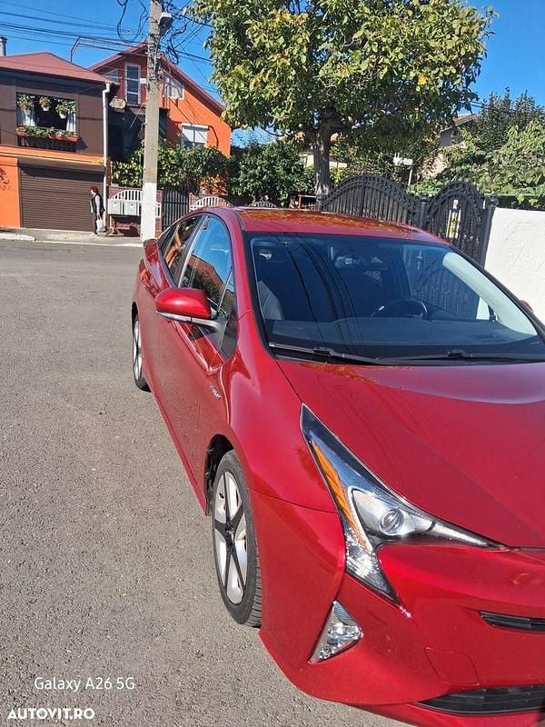 Culoarerosu Utilizat 2016 Toyota Prius Hatchback | 13.700 EUR - Imagine 1/4