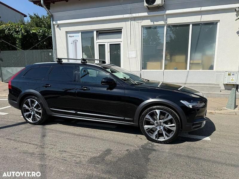 Culoarenegru Second-hand 2017 Volvo V90 Momentum Break | 22.500 EUR (Preț OK) - Imagine 1/4