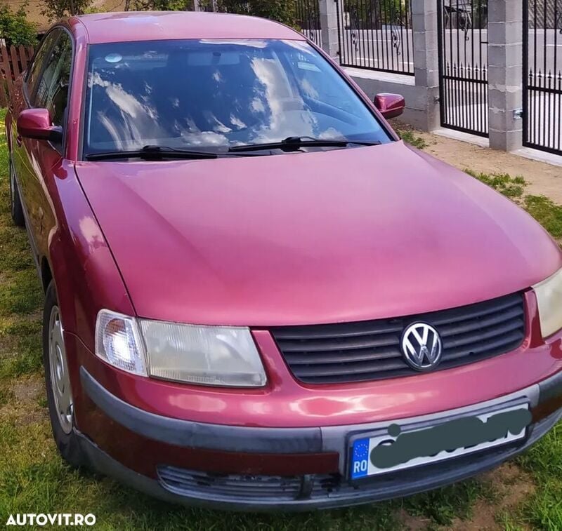 Rosu Utilizat 2008 VW Passat Comfortline Hatchback | 1.050 EUR - Imagine 1/4