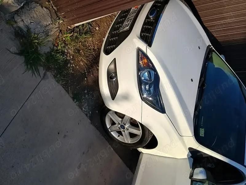 Alb Utilizat 2009 Ford Focus Monovolum | 2.500 EUR (Preț OK) - Imagine 1/4