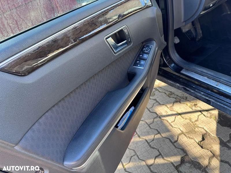 Second-hand Mercedes E220 170 CP (125 kW) 2012 Culoarenegru Break