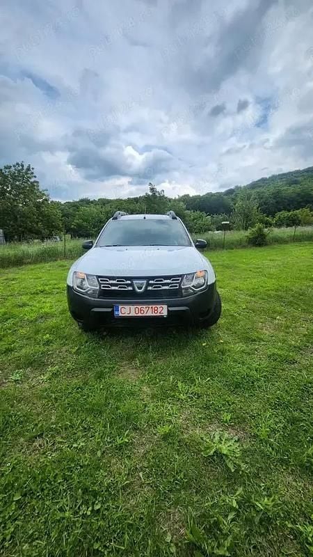 Alb Utilizat 2014 Dacia Duster SUV | 5.649 EUR (Preț bun) - Imagine 1/4