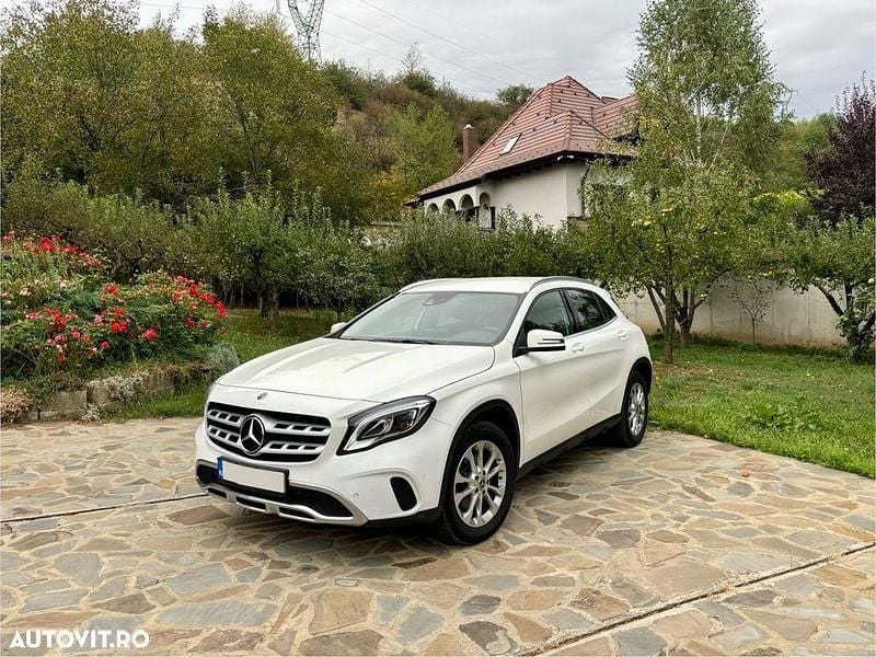 Culoarealb Utilizat 2019 Mercedes GLA180 SUV | 19.900 EUR - Imagine 1/4