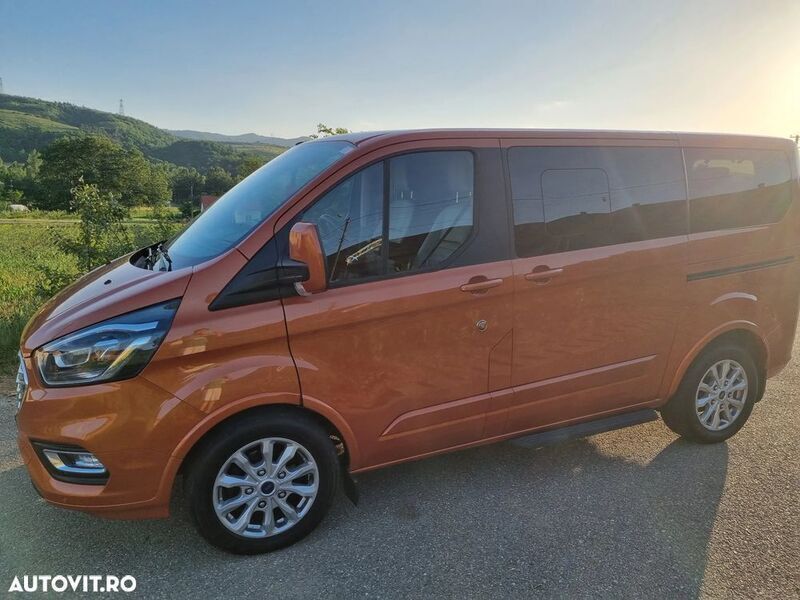 Portocaliu Utilizat 2019 Ford Tourneo Titanium Break | 28.450 EUR - Imagine 1/4