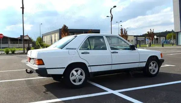 Second-hand Mercedes 190 100 CP (73 kW) 1987 Berlinǎ