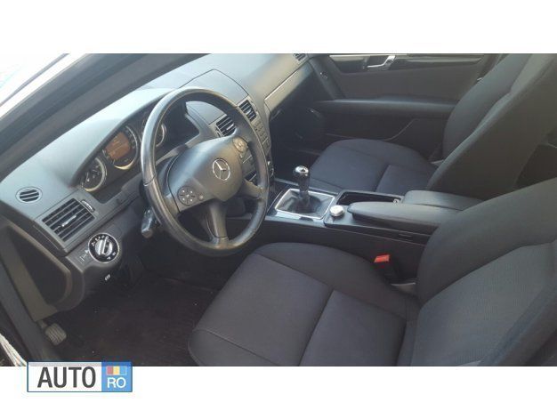 Second-hand Mercedes C200 136 CP (100 kW) 2010 Negru Cabrio