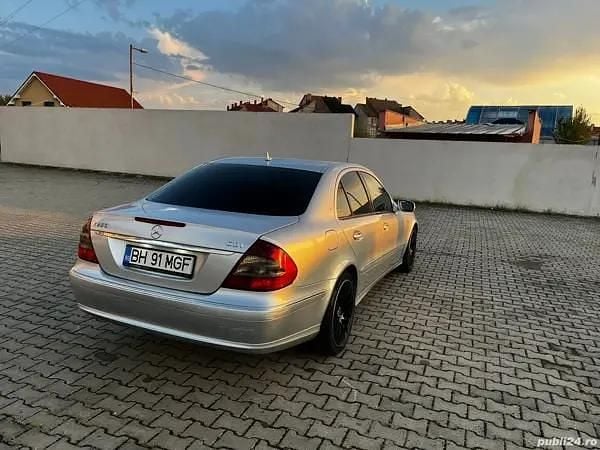 Second-hand Mercedes E220 SE 170 CP (125 kW) 2007 Argintiu Berlinǎ