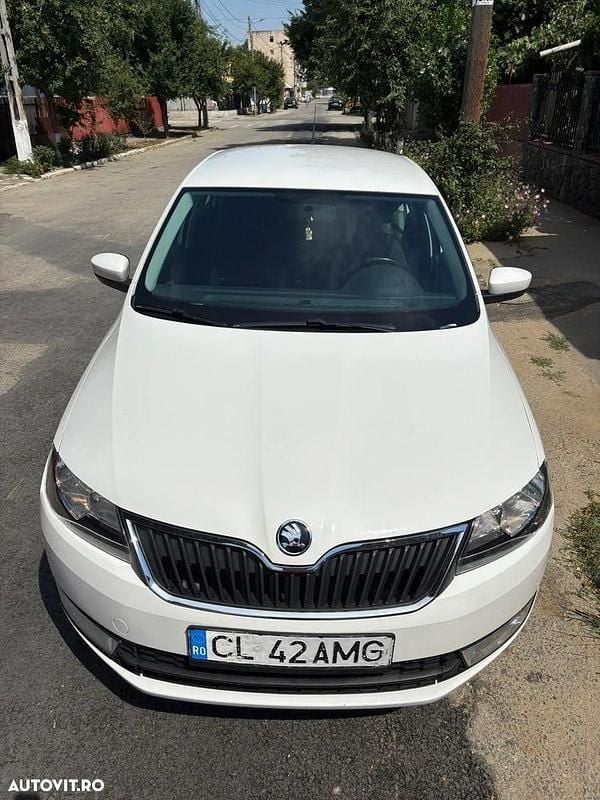 Alb Utilizat 2015 Skoda Rapid Elegance Hatchback | 3.950 EUR (Preț bun) - Imagine 1/4