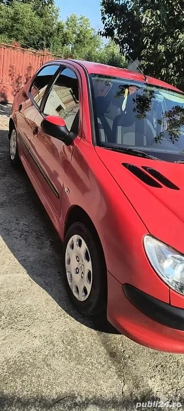 Utilizat 2006 Peugeot 206 Hatchback | 1.300 EUR (Preț OK) - Imagine 1/4