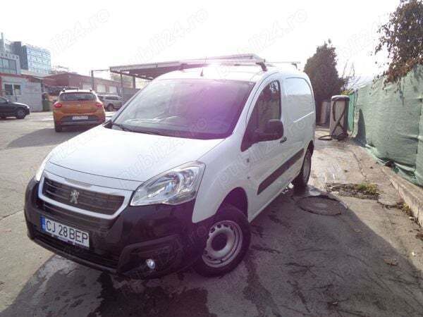 Alb Utilizat 2017 Peugeot Partner Monovolum | 8.990 EUR - Imagine 1/4