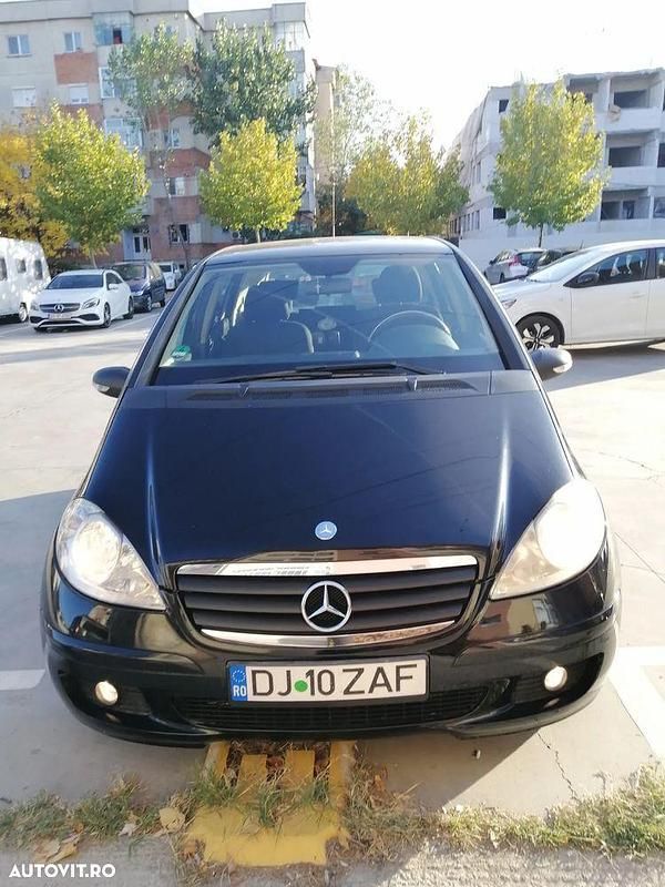 Second-hand Mercedes A180 Classic 109 CP (80 kW) 2005 Culoarenegru Hatchback