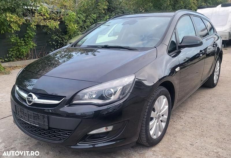 Culoarenegru Utilizat 2015 Opel Astra Active Break | 5.000 EUR (Preț bun) - Imagine 1/4