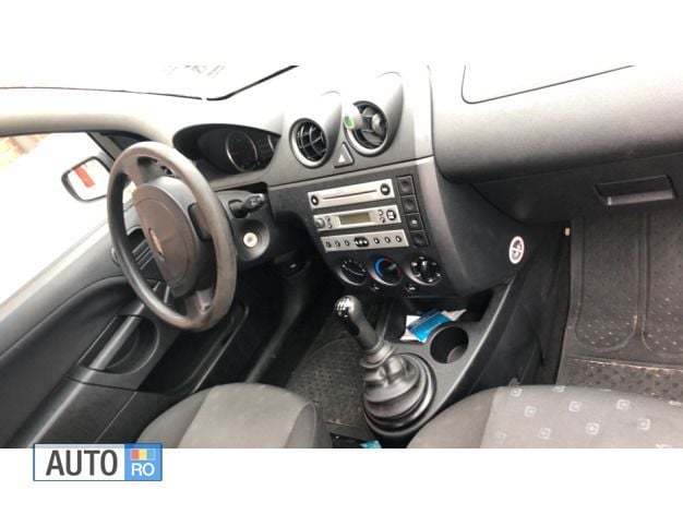 Second-hand Ford Fiesta 75 CP (55 kW) 2005 Negru Hatchback