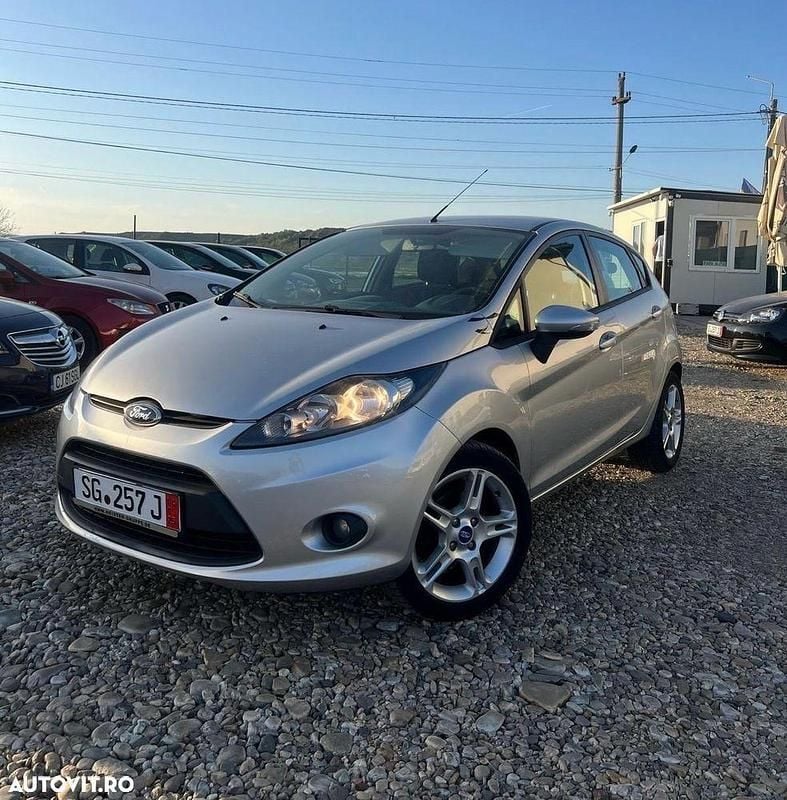 Culoareargint Utilizat 2011 Ford Fiesta Champions Edition Hatchback | 3.300 EUR (Super Preț) - Imagine 1/4