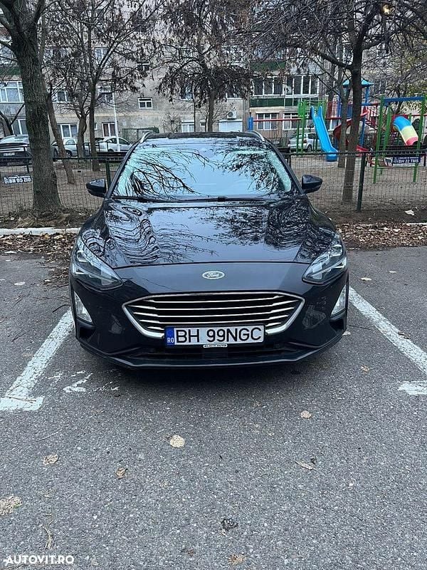 Culoarenegru Utilizat 2019 Ford Focus Titanium Break | 12.899 EUR (Puțin scump) - Imagine 1/4