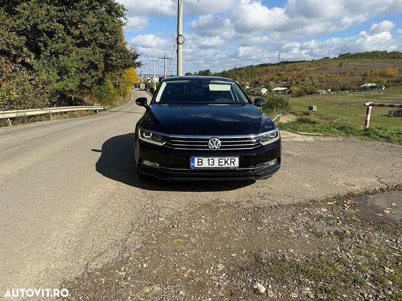 Culoarenegru Utilizat 2016 VW Passat Highline Berlinǎ | 12.600 EUR (Preț bun) - Imagine 1/4