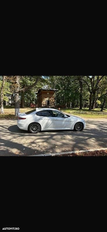 Second-hand Alfa Romeo Giulia 180 CP (132 kW) 2017 Culoarealb Berlinǎ
