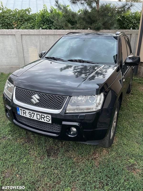 Culoarenegru Utilizat 2007 Suzuki Grand Vitara SUV | 4.950 EUR (Preț OK) - Imagine 1/4