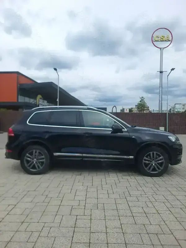 Negru Utilizat 2012 VW Touareg R-line SUV | 12.800 EUR - Imagine 1/4