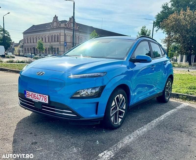 Culoarealbastru Utilizat 2022 Hyundai Kona Style SUV | 18.600 EUR (Preț bun) - Imagine 1/4