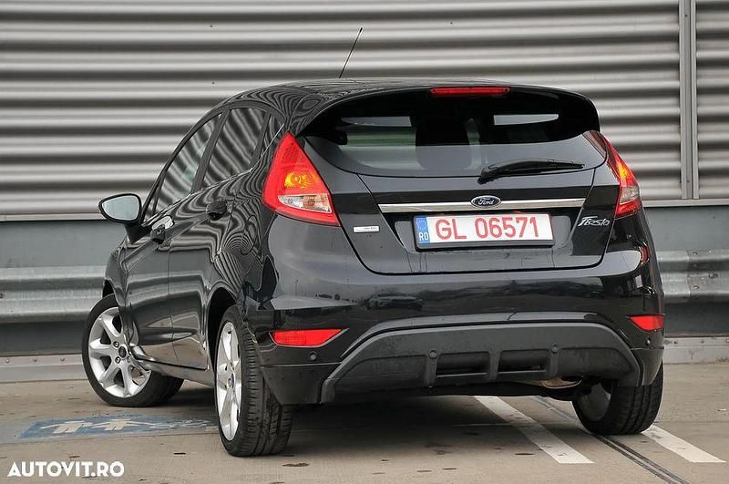 Second-hand Ford Fiesta 90 CP (66 kW) 2010 Culoarenegru Hatchback