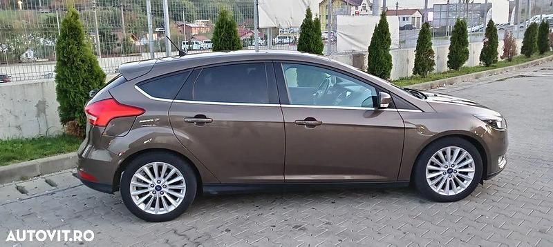 Second-hand Ford Focus Titanium 125 CP (91 kW) 2017 Culoaremaro Hatchback