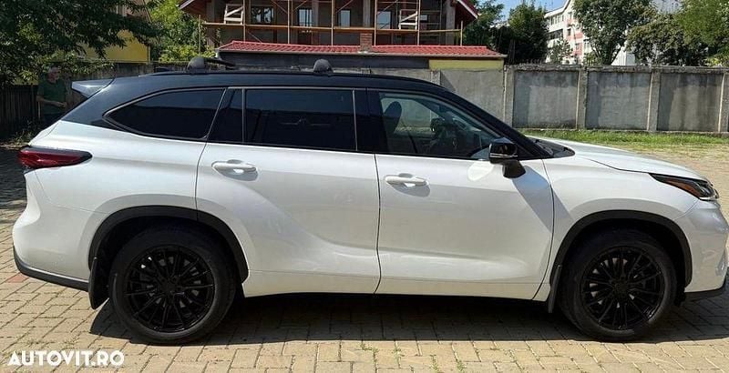 Second-hand Toyota Highlander Luxury 248 CP (182 kW) 2022 Culoarealb SUV