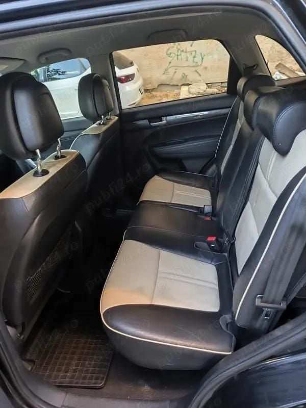 Negru Utilizat 2010 Kia Sorento SUV | 5.800 EUR (Scump) - Imagine 1/4