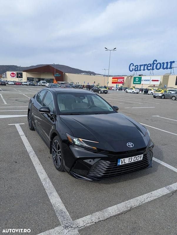 Second-hand Toyota Camry 218 CP (160 kW) 2025 Culoarenegru Berlinǎ