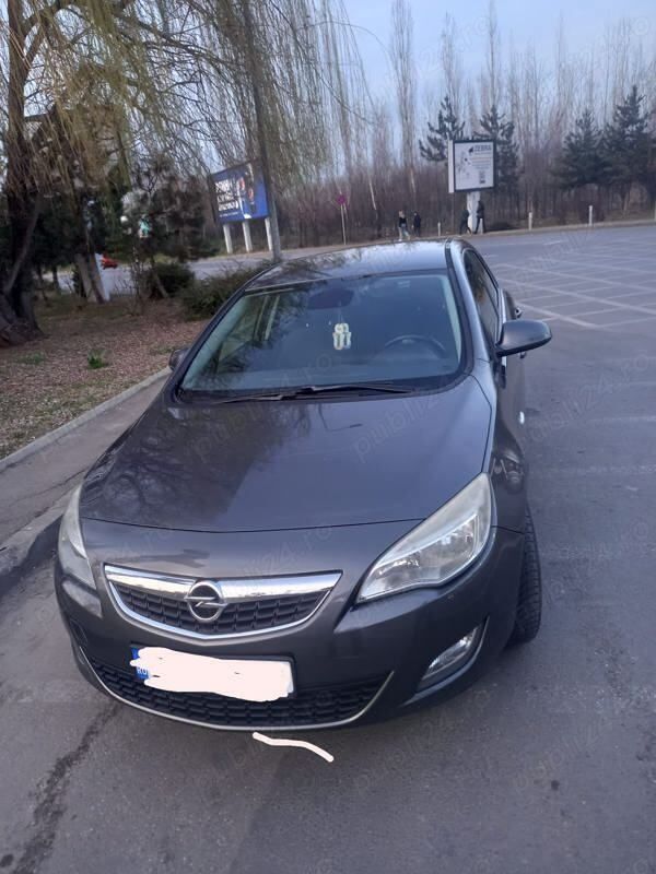 Gri Utilizat 2010 Opel Astra Hatchback | 2.900 EUR (Preț bun) - Imagine 1/4