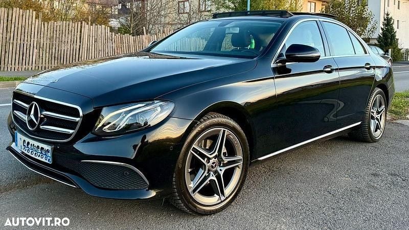 Culoarenegru Utilizat 2020 Mercedes E220 Berlinǎ | 19.999 EUR (Super Preț) - Imagine 1/4