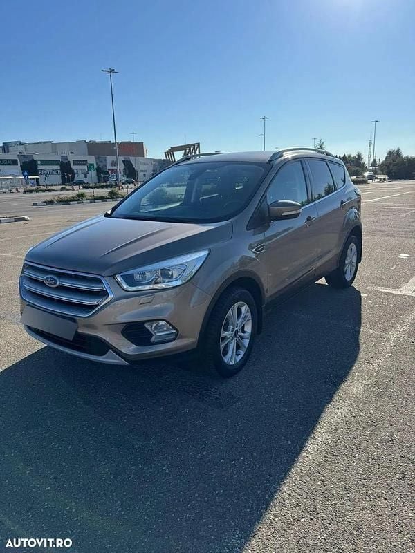 Culoaregri Utilizat 2019 Ford Kuga Titanium SUV | 9.800 EUR - Imagine 1/4