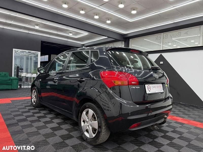 Second-hand Kia Venga 128 CP (94 kW) 2011 Culoarenegru Hatchback