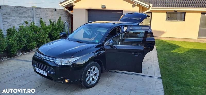 Culoarenegru Utilizat 2014 Mitsubishi Outlander P-HEV Break | 8.999 EUR - Imagine 1/4