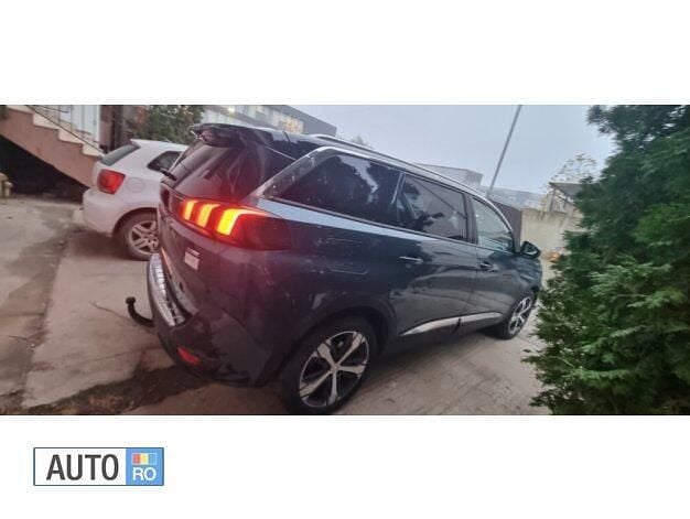 Second-hand Peugeot 5008 130 CP (95 kW) 2017 Verde SUV