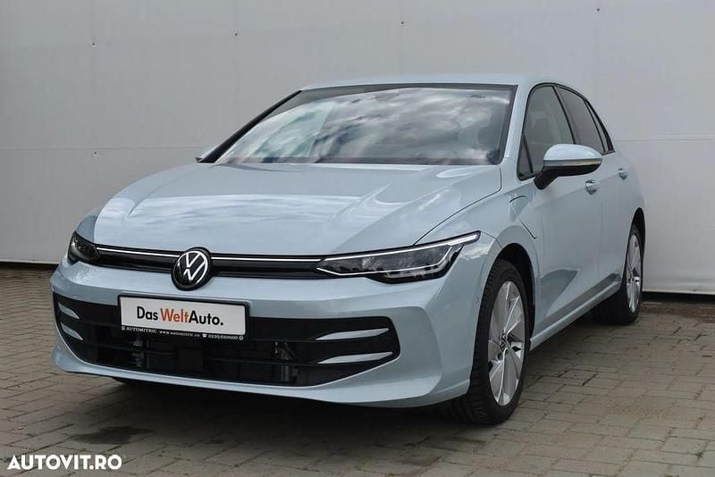 Second-hand VW Golf VIII Life 150 CP (110 kW) 2025 Albastru mediu  metalic Hatchback