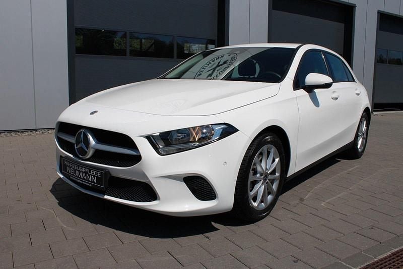 Utilizat 2024 Mercedes A200 | 30.694 EUR (Preț OK) - Imagine 1/1