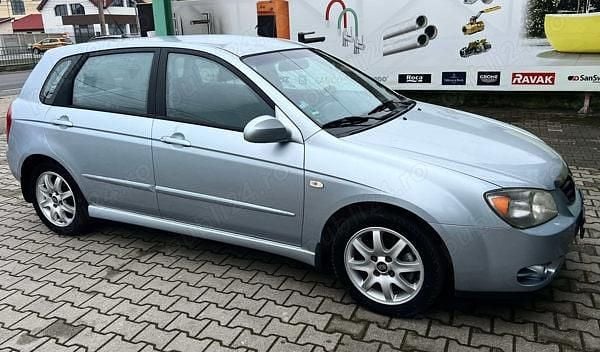 Second-hand Kia Cerato 120 CP (88 kW) 2005 Albastru Hatchback