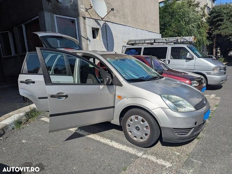 Culoaregri Utilizat 2004 Ford Fiesta Hatchback | 1.000 EUR (Preț bun) - Imagine 1/4