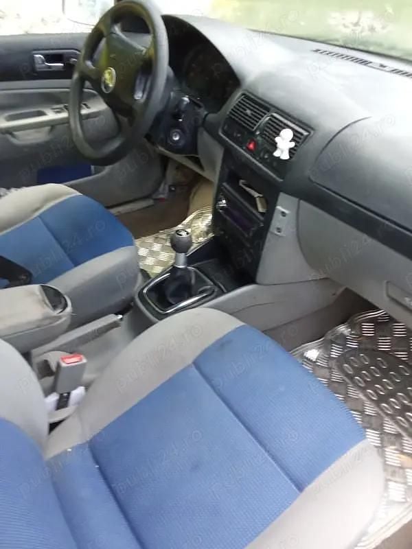 Argintiu Utilizat 2001 VW Golf IV Hatchback | 1.100 EUR (Preț bun) - Imagine 1/4