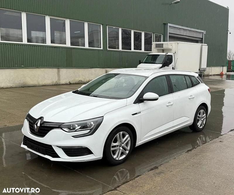 Culoarealb Utilizat 2020 Renault Mégane GrandTour Business Break | 10.890 EUR (Preț OK) - Imagine 1/4