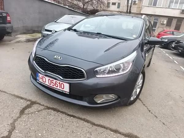 Gri Utilizat 2015 Kia Ceed Hatchback | 4.650 EUR (Super Preț) - Imagine 1/4